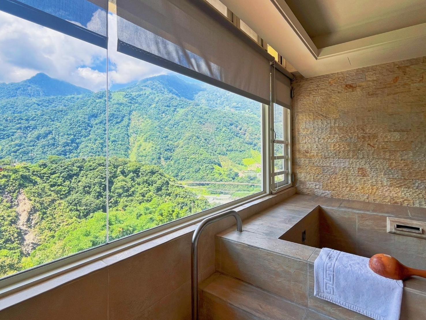 Dongpo Ti Lun Hotel Xinyi Buitenkant foto