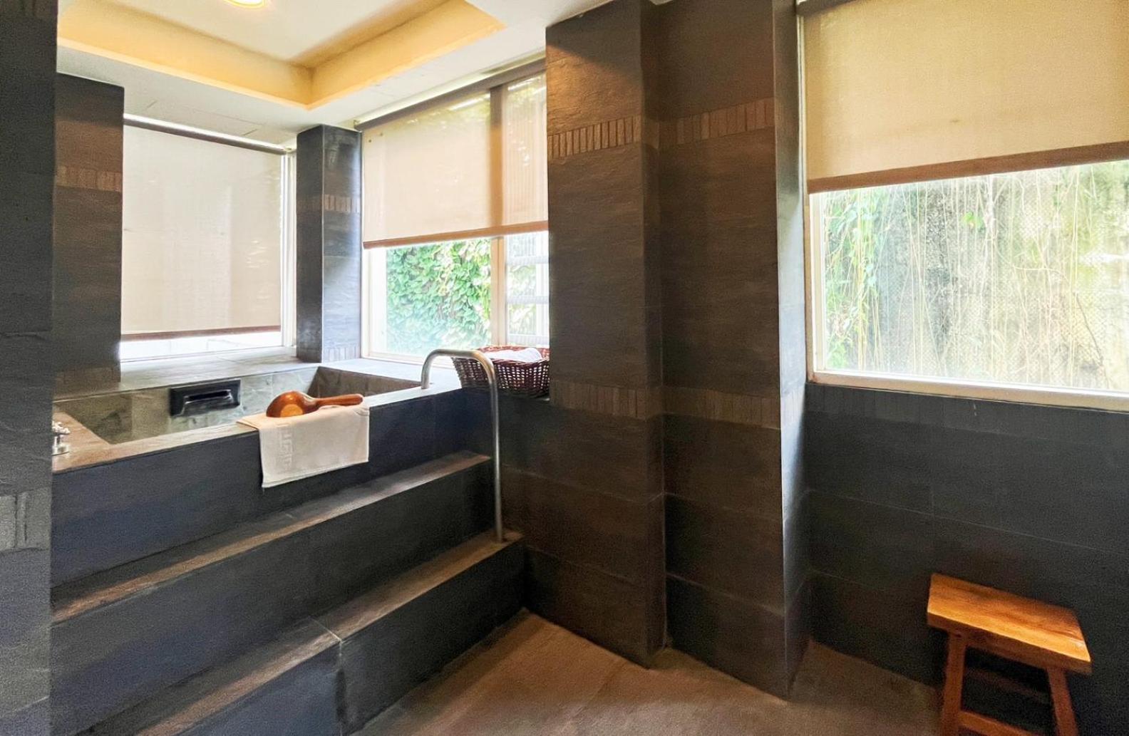 Dongpo Ti Lun Hotel Xinyi Buitenkant foto