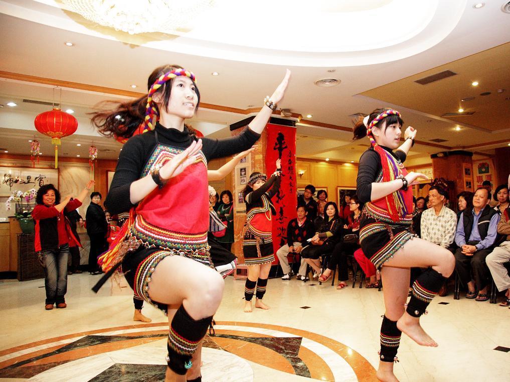 Dongpo Ti Lun Hotel Xinyi Buitenkant foto
