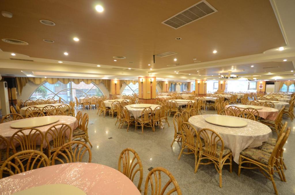 Dongpo Ti Lun Hotel Xinyi Buitenkant foto
