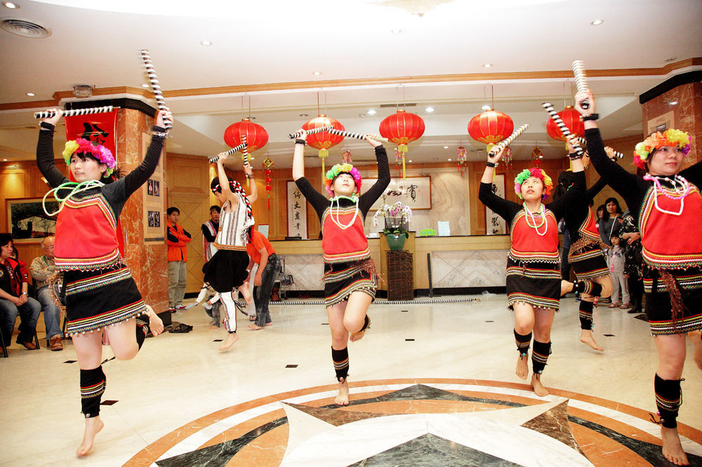 Dongpo Ti Lun Hotel Xinyi Buitenkant foto