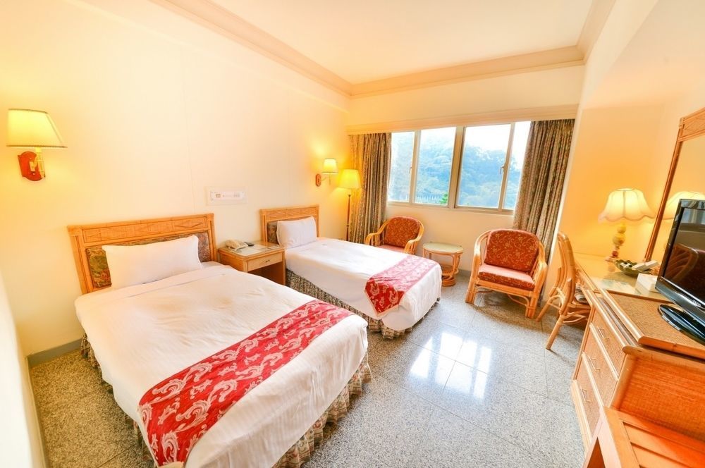 Dongpo Ti Lun Hotel Xinyi Buitenkant foto
