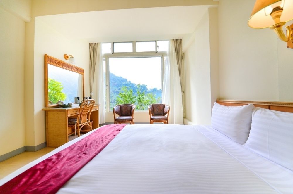 Dongpo Ti Lun Hotel Xinyi Buitenkant foto