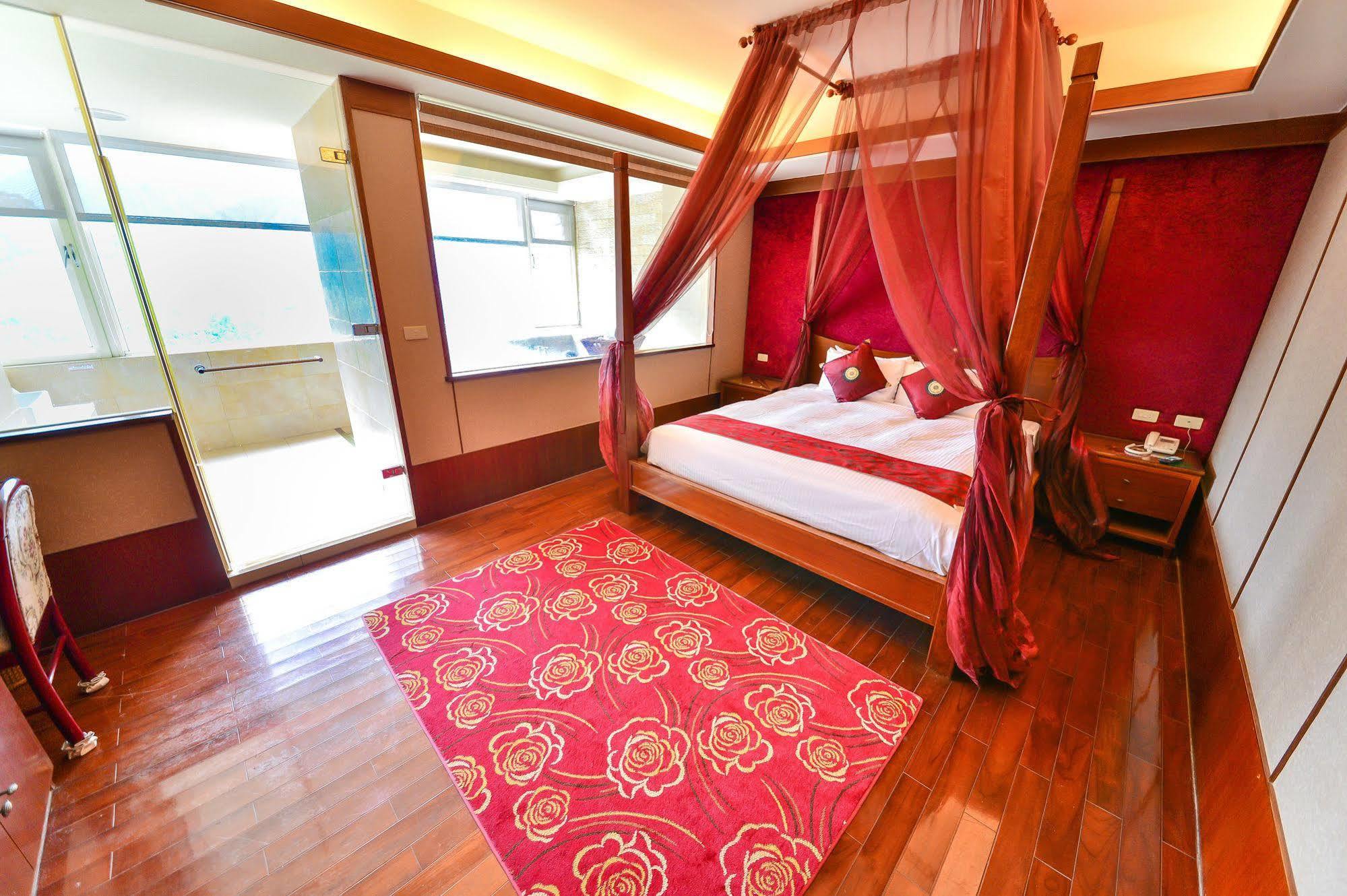 Dongpo Ti Lun Hotel Xinyi Buitenkant foto