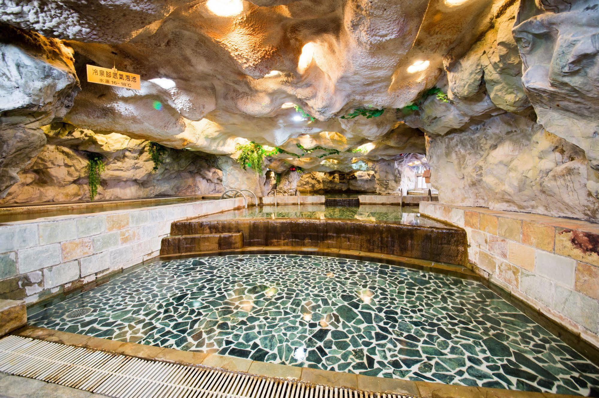 Dongpo Ti Lun Hotel Xinyi Buitenkant foto