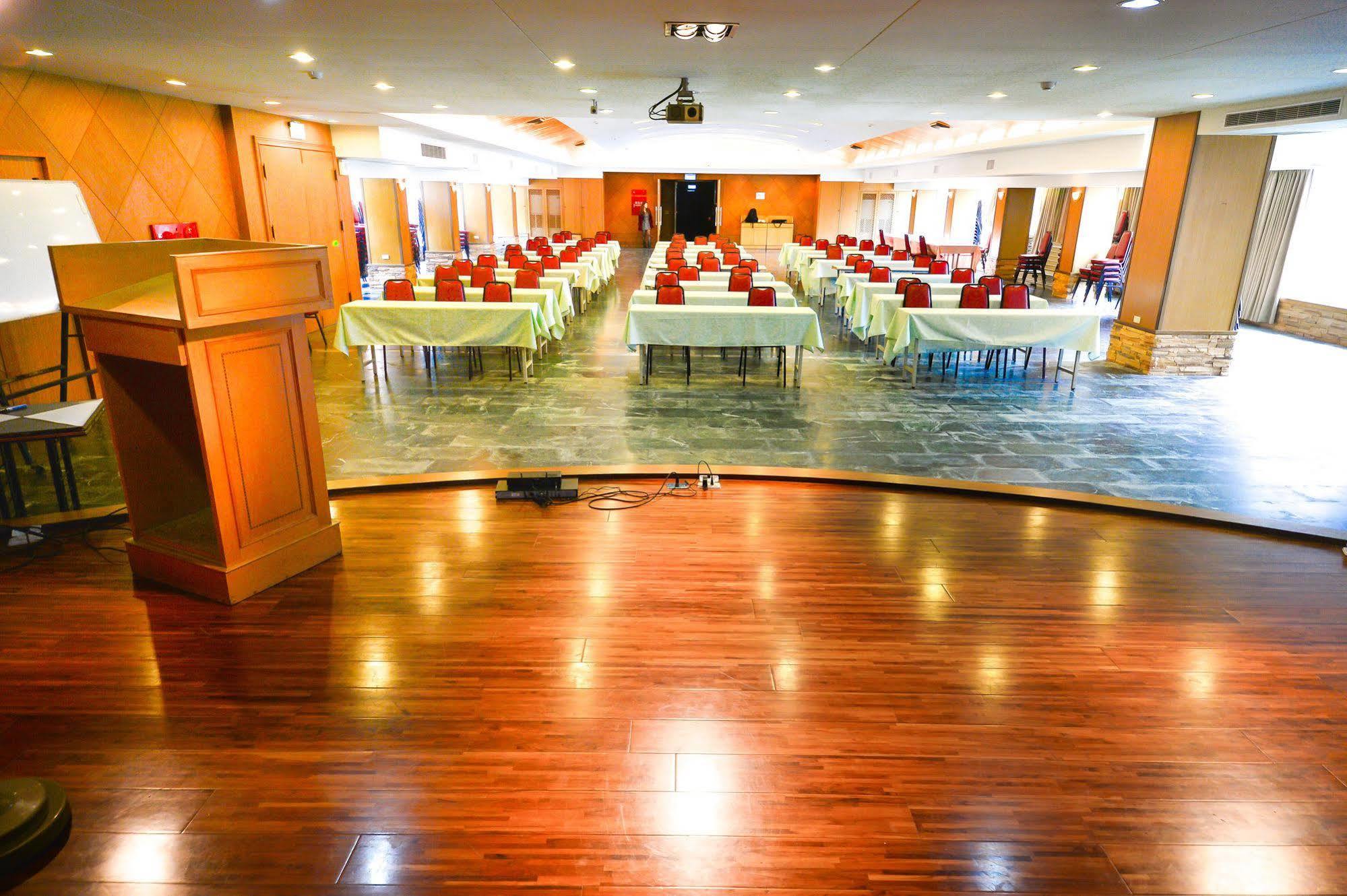 Dongpo Ti Lun Hotel Xinyi Buitenkant foto